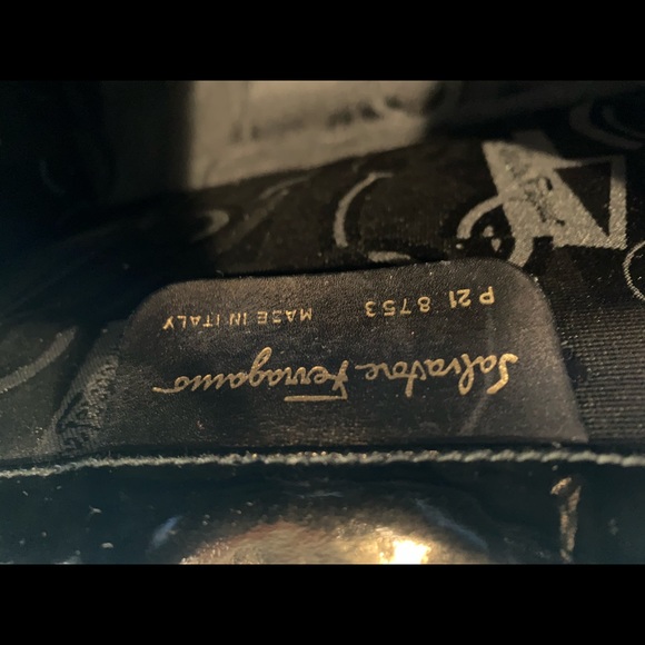 Salvatore Ferragamo black patent leather bag - Picture 4 of 9